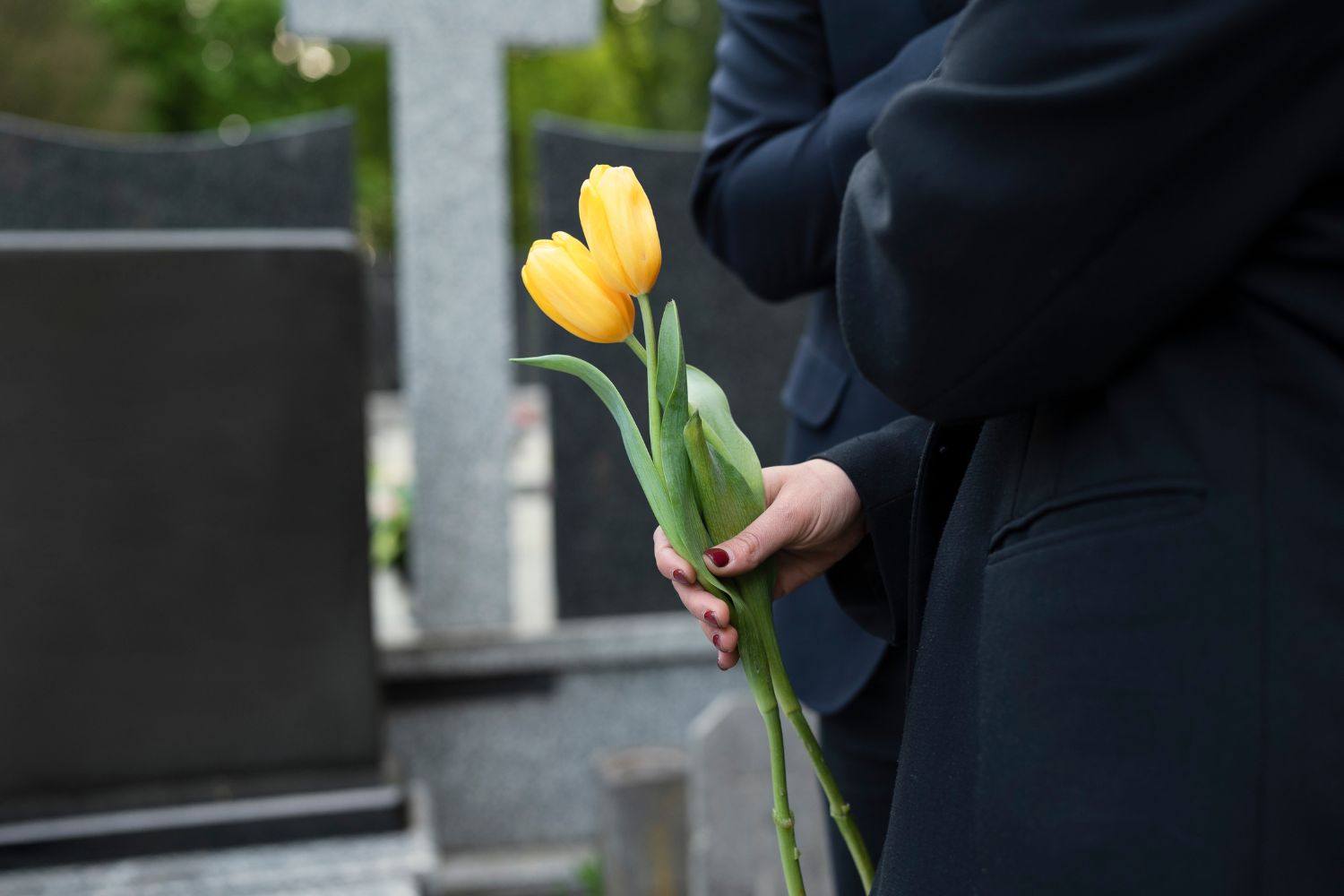 Should I Send Flowers to a Jewish Funeral? | Ode à la Rose