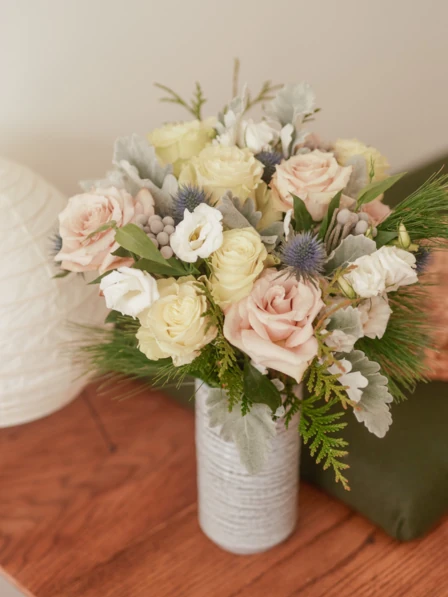 Claudia | Holiday Bouquet | 32 stems | Ode à la Rose