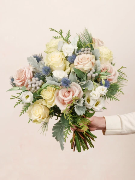 Claudia | Holiday Bouquet | 32 stems | Ode à la Rose