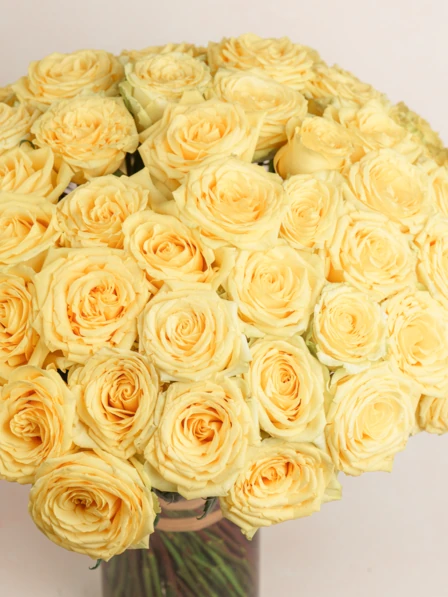 Goldrose Bouquet クリーム色のバラ Grand Doree - 75 Yellow Rose Bouquet Delivery