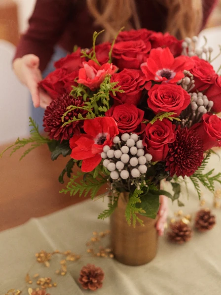 Noel | Red Winter Bouquet | 44 stems | Ode à la Rose