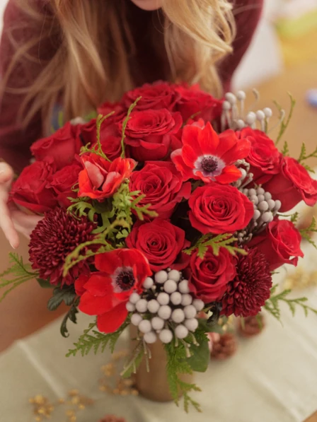 Noel | Red Winter Bouquet | 44 stems | Ode à la Rose