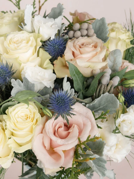 Claudia | Holiday Bouquet | 32 stems | Ode à la Rose