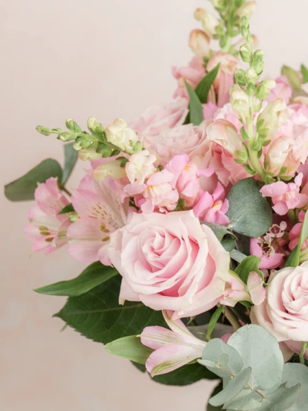 Alicia 32 Stems - Elegant & Fresh Flower Bouquet