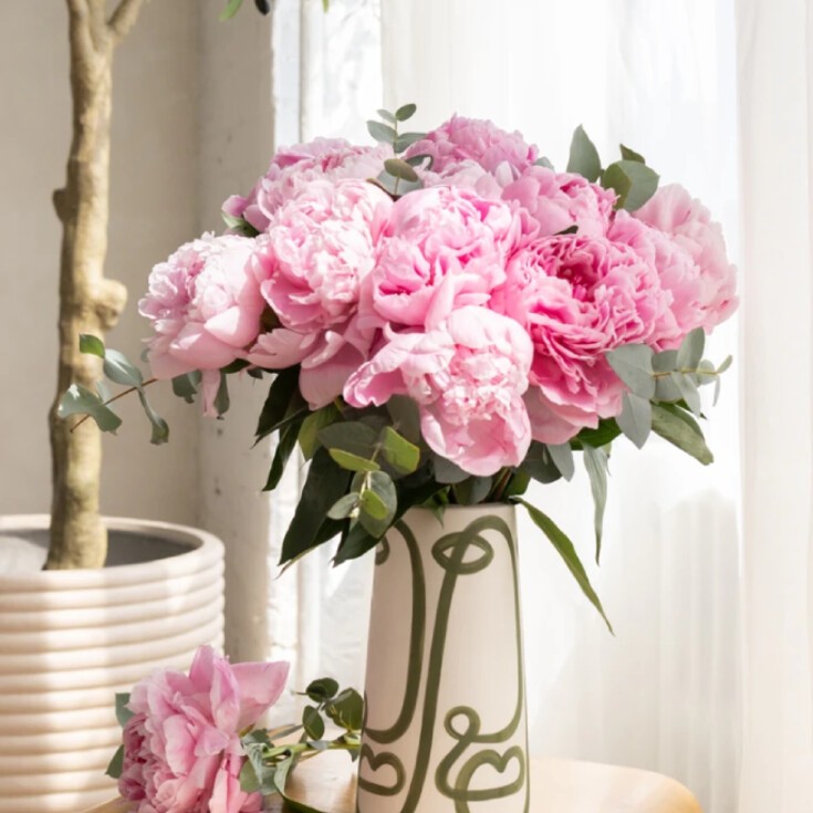 Roses, Peonies, Tulips and all other flowers available in Manhattan.